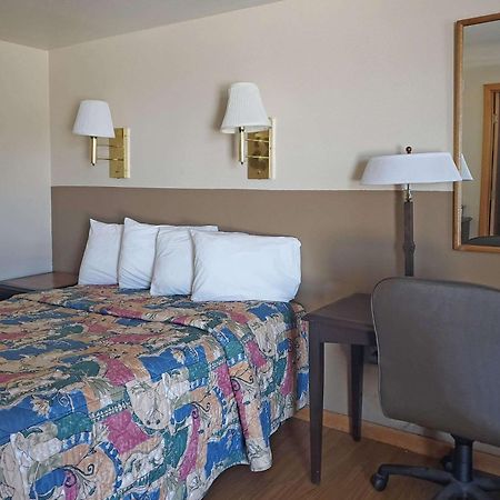 Rodeway Inn Буффало Экстерьер фото