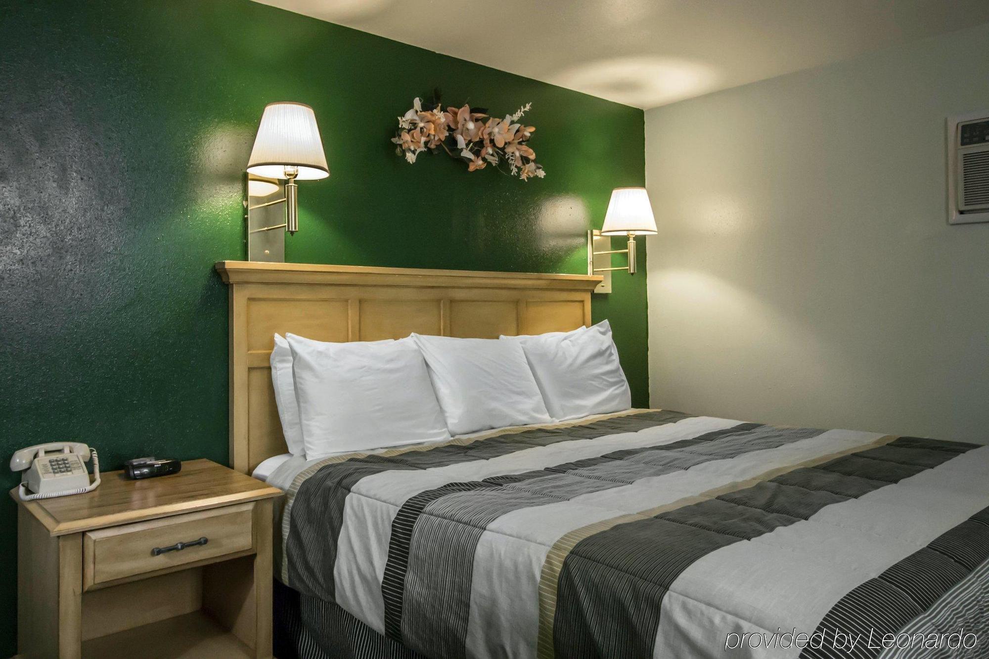 Rodeway Inn Буффало Экстерьер фото