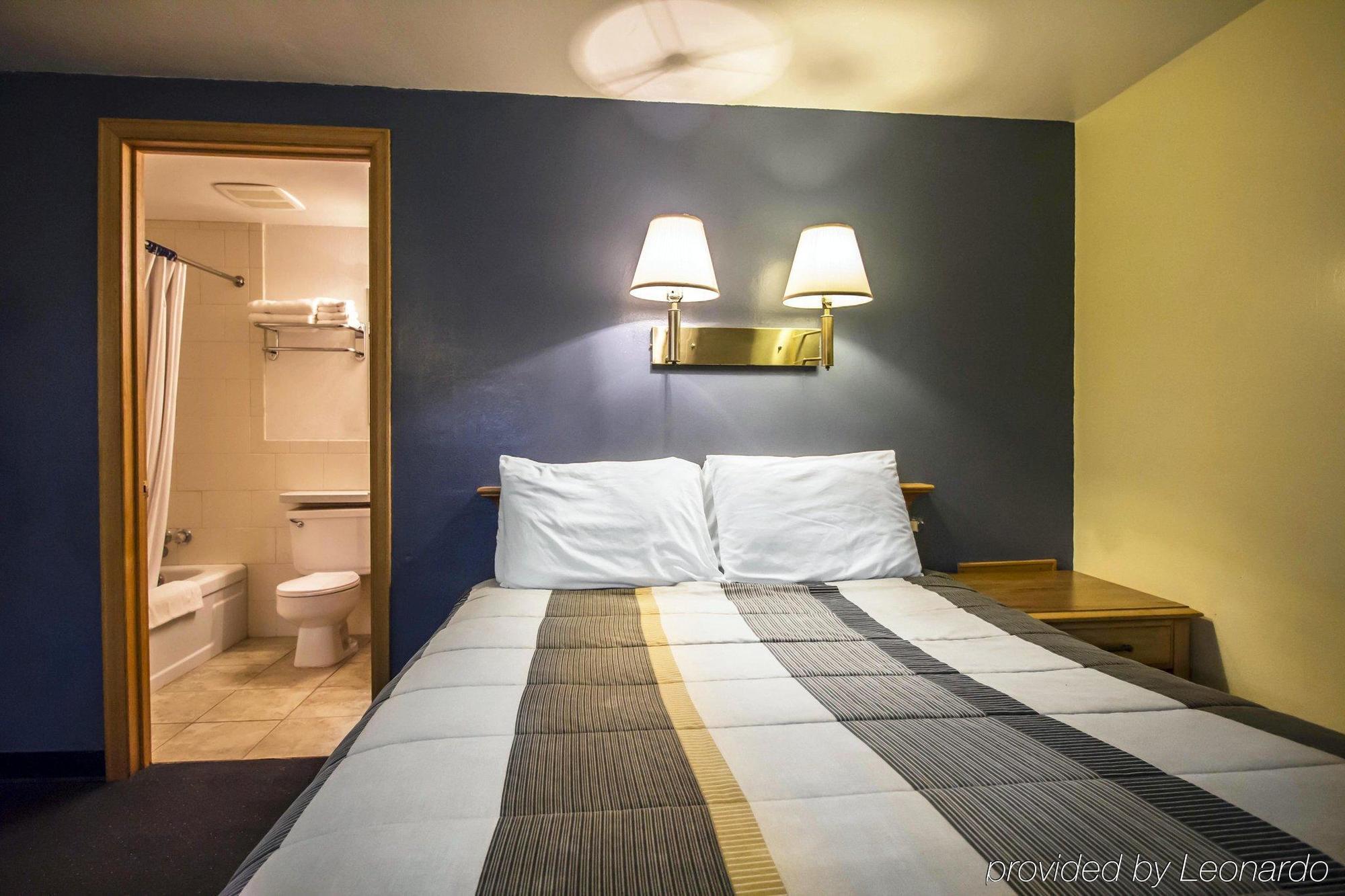 Rodeway Inn Буффало Экстерьер фото